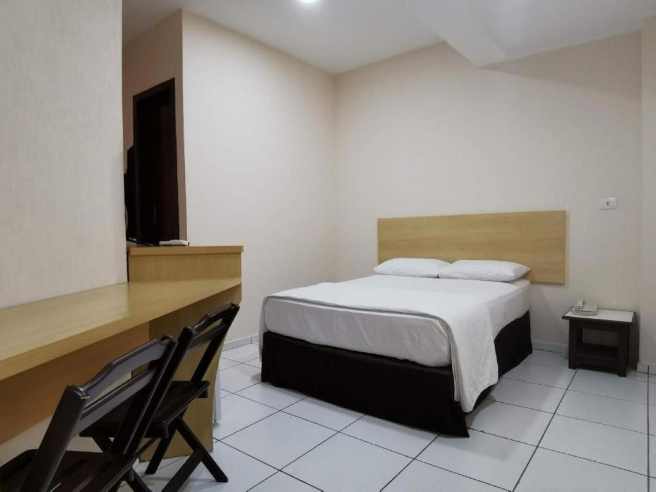 Hotel Savaris - Flats E Suítes